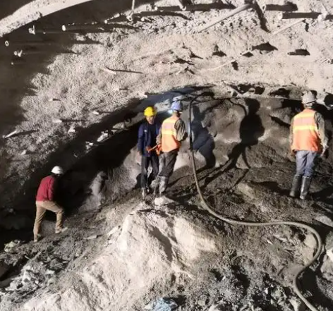 内乡拱顶带模注浆料的施工流程及注意事项